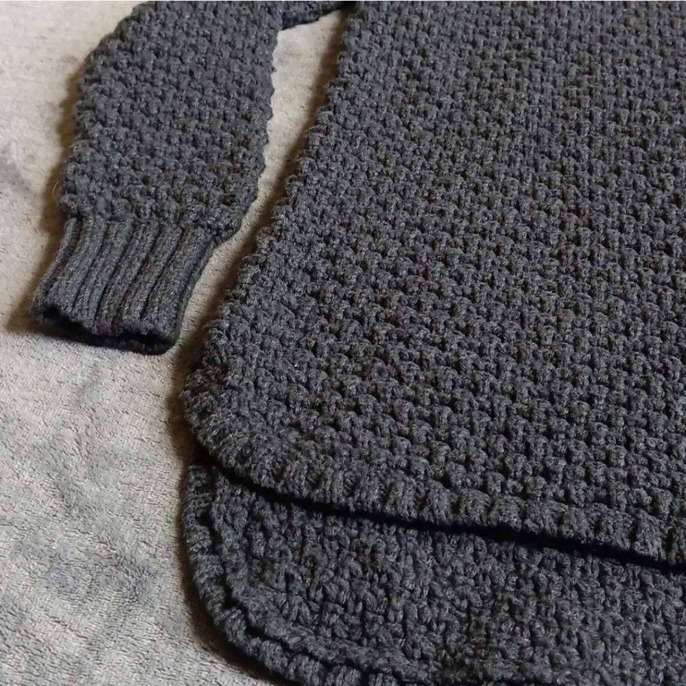 GAP Dark Gray Textured Turtleneck Sweater, Thick Knit, Fall Winter Layers - Picture 4 of 8